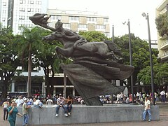 Estatua ecuestre de Bolívar en Pereira (llamado "Bolívar desnudo"), de Rodrigo Arenas Betancourt, 1963.