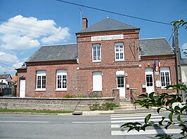 Gemeentehuis en school