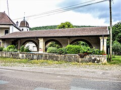 La fontaine-lavoir-abreuvoir.