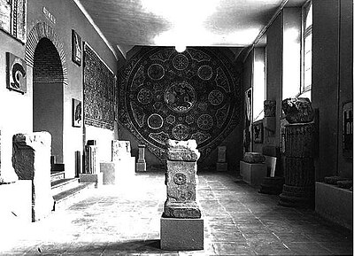 El mosaico de la habitación número 8 en la inauguración del Museo de Navarra. Foto: Archivo Institución Príncipe de Viana.