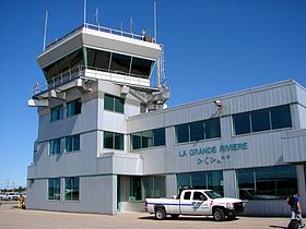 Vue du bâtiment principal de l'aéroport.