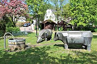 Kuhskulpturen und Brunnen