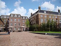 View from Nieuwe Keizersgracht 1; the Hermitage side entrance. On the right the rear of the Corvershof.