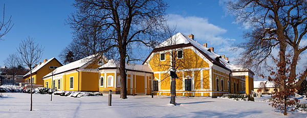 Jankovich Mansion in Rácalmás, Hungary. Author: Kontiki, CC-BY-SA 2.5.