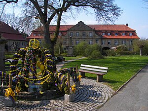 Ökonomiehof in Kloster Langheim mit Osterbrunnen