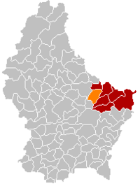 Map of Luxembourg with والدبیلگ highlighted in orange, the district in dark grey, and the canton in dark red