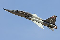 Northrop T-38C Talon, эксплуатируемый 88-й учебной летной эскадрильей, входящей в 80-е учебное летное крыло, базирующееся на авиабазе Шеппард.