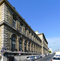 Hôtel-Dieu na nábřeží