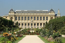 Jardin des Plantes med Grande galerie de l'Évolution i bakgrunden.