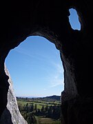 Porche de la grotte du Mémont.