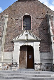 La façade de l'église.