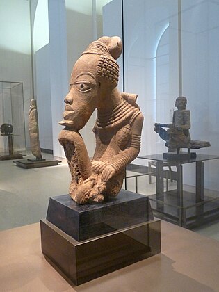 Sculpture Nok revendiquée par le Nigeria. Style de Katsina Ala. Terre cuite, H 38 cm Musée du quai Branly au Louvre, Pavillon des Sessions[28]