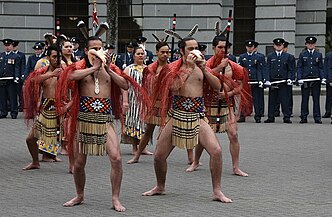 Buri ditiup semasa upacara pelantikan Gabenor Jeneral New Zealand di Wellington, 2016