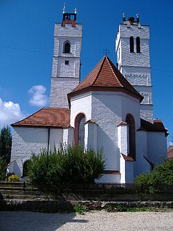 Nhà thờ Saint Martin với những tòa tháp