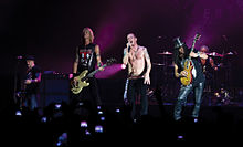 Velvet Revolver live in London 5 June 2007.jpg