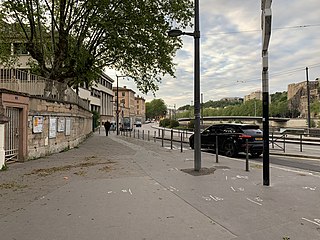 Quai Chauveau, vue vers l'amont et le pont Kœnig