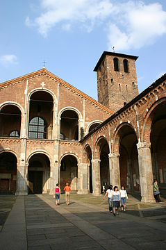 9986 - Milano - Sant'Ambrogio - Atrio - Foto Giovanni Dall'Orto 25-Apr-2007.jpg