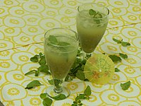 Aam Panna with mint leaves