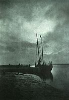 Večer, 1900, této podobná fotografie Requiem byla publikována v knize Practical Pictorial Photography z roku 1898