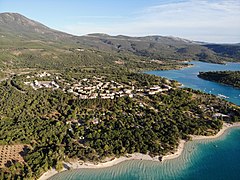 Les Salles-sur-Verdon by the lake