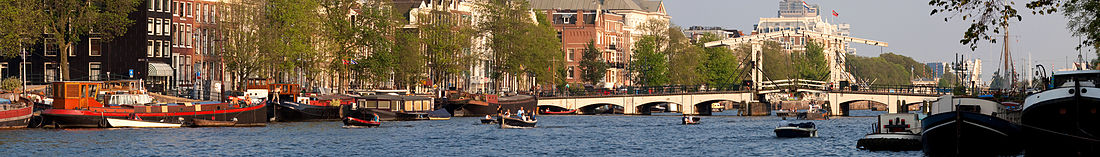 річка Амстел в місті Амстердам, Нідерланди