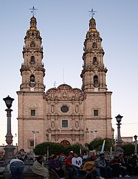 Façade de la cathédrale-basilique.