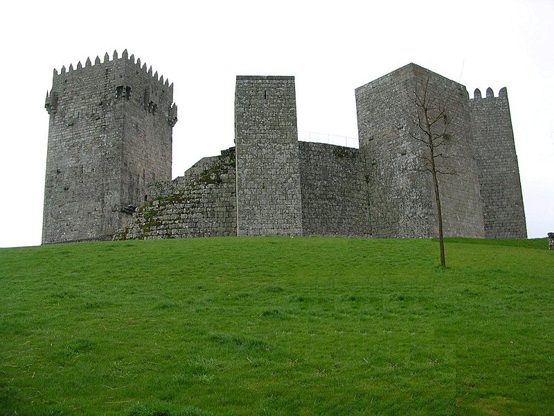 Imagem:Castelo montalegre.JPG