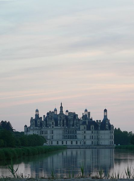 File:Chat chambord-etang 062006.JPG