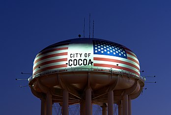 Château d'eau de Cocoa Beach en Floride aux États-Unis. (définition réelle 3 498 × 2 340)