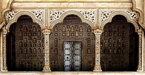 Balkon des Mogul-Kaisers am Diwan-i-Am, Fort Agra, Indien