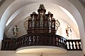 Barocker Prospekt, romantische Orgel (Breinbauer), der gewachsene Zustand ist hier nicht relevant, da die Breinbauer-Orgel erst lange nachdem sie in das Gehäuse eingebaut worden war, erweitert wurde