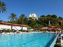 Vue depuis la piscine du Monte-Carlo Beach