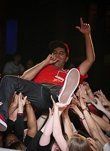 Mo Sabri stage dive.jpg