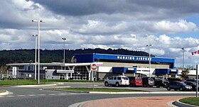 Extérieur du terminal de l'aéroport en 2016.