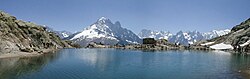 Panorama du Lac Blanc des Aiguilles Rouges.jpg