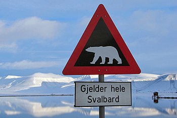 English: A road sign just outside Longyearbyen...