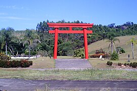 Torii do Mosteiro Zen Morro da Vargem, no distrito de Pendanga