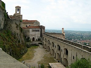 La cour intérieure.