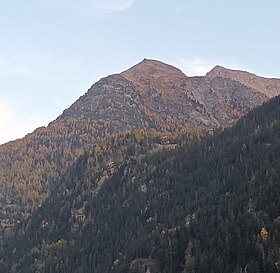 La roche Fleurie vue depuis Orelle.