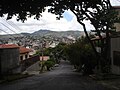 Uma rua no bairro Santa Tereza, Belo Horizonte.