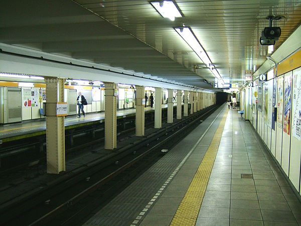 600px-TokyoMetro-G17-Inaricho-station-platform.jpg