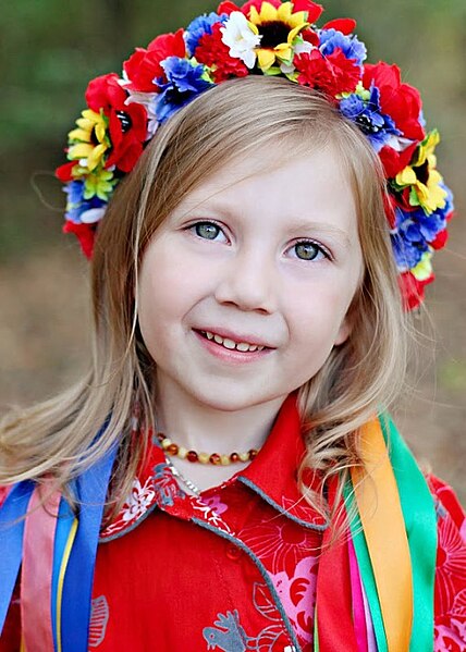 ukrainian wreath, young girl