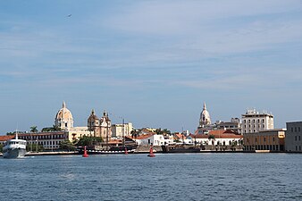 Panorámica de Cartagena de Indias, con la Catedral de San Pedro Claver desde la Bahía.