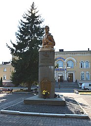 Пам'ятник Миколі Приходьку біля вокзалу станції Здолбунів