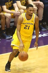 20170301 NW-UM Zak Irvin in the halfcourt.jpg