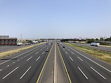 Northbound Interstate 95/New Jersey Turnpike in Elizabeth 2021-05-26 13 11 53 View north along Interstate 95 (New Jersey Turnpike) from the overpass for North Avenue in Elizabeth, Union County, New Jersey.jpg