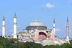 土耳其伊斯坦布爾聖索菲亞教堂，本為東正教堂，後嘗為清真寺，今為博物館。