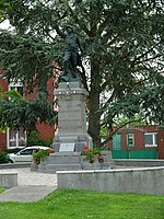 Le Poilu victorieux (monument aux morts)