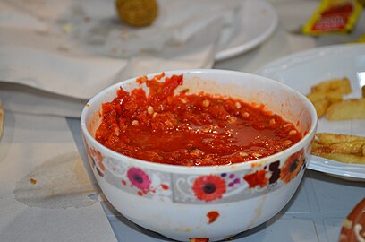 Čili paprika sos u tradicionalnom restoranu u Amanu, Jordan