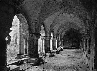 Cloître de l'abbaye de Nieul-sur-l'Autise en Vendée